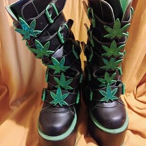 Dune Size 7 Pot Leaf Boots